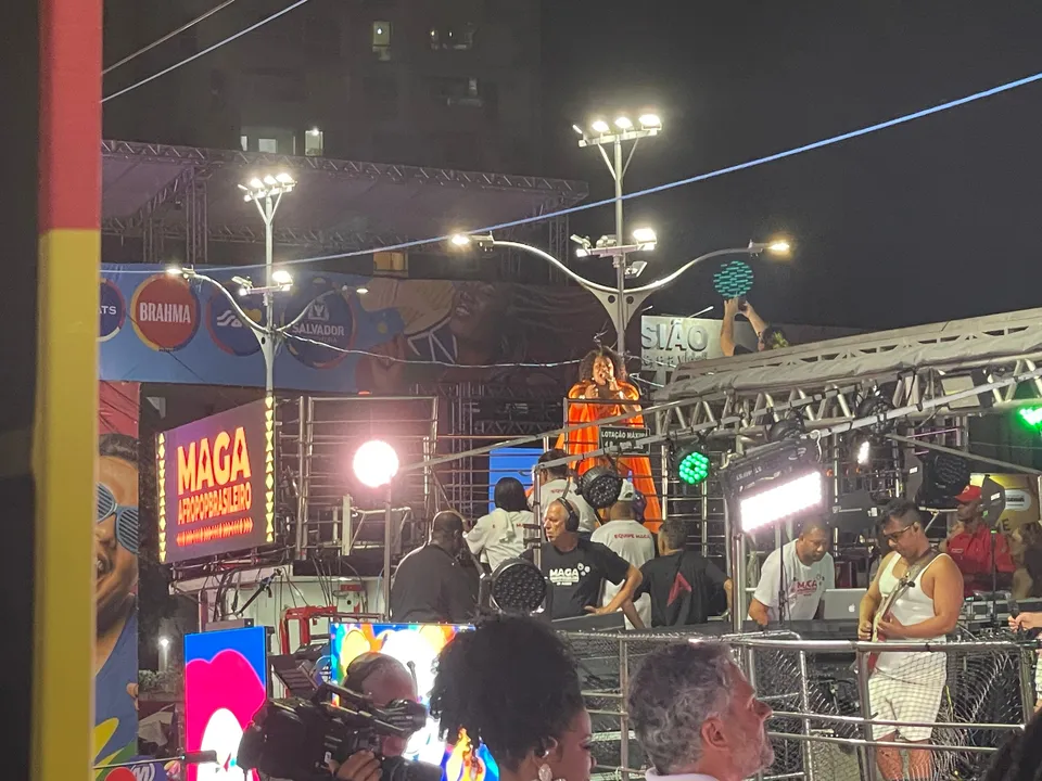 Maga puxou bloco pipoca no Campo Grande