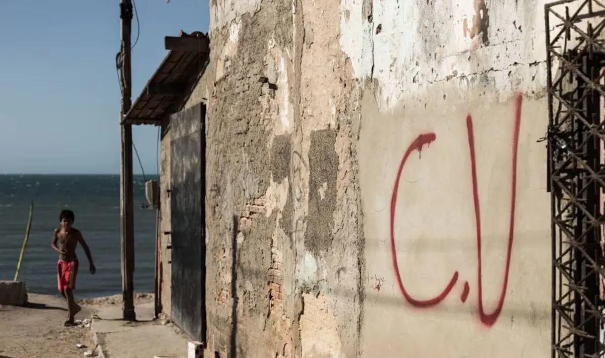 Pichação do Comando Vermelho (CV)