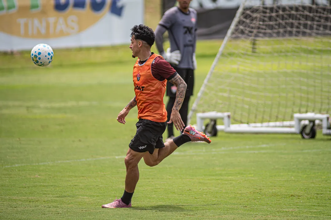 Kike Saverio em treino no CT Manoel Pontes Tanajura