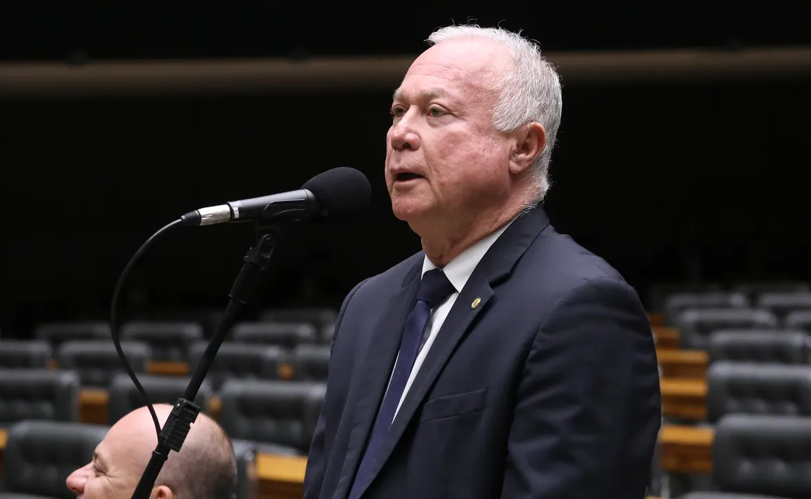 Deputado federal Paulo Azi (União-BA), relator da PEC do fim da escala 6x1 na CCJ