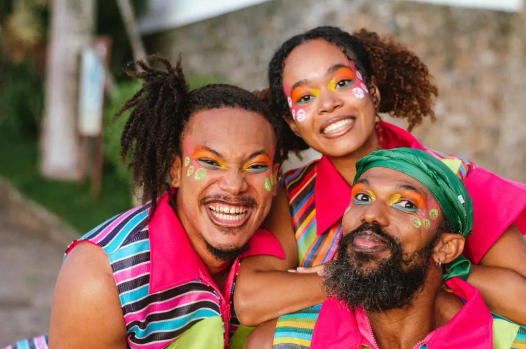 Espetáculo afrocentrado percorre bairros de Salvador