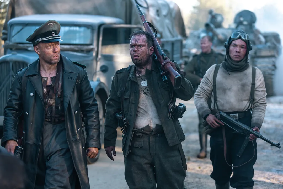 O filme novo da Netflix é uma opção certeira para quem busca uma maratona eletrizante