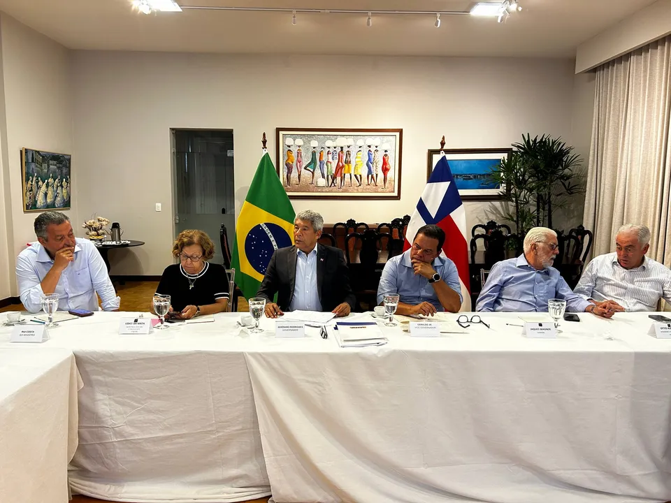 O governador Jerônimo Rodrigues durante reunião com conselho político