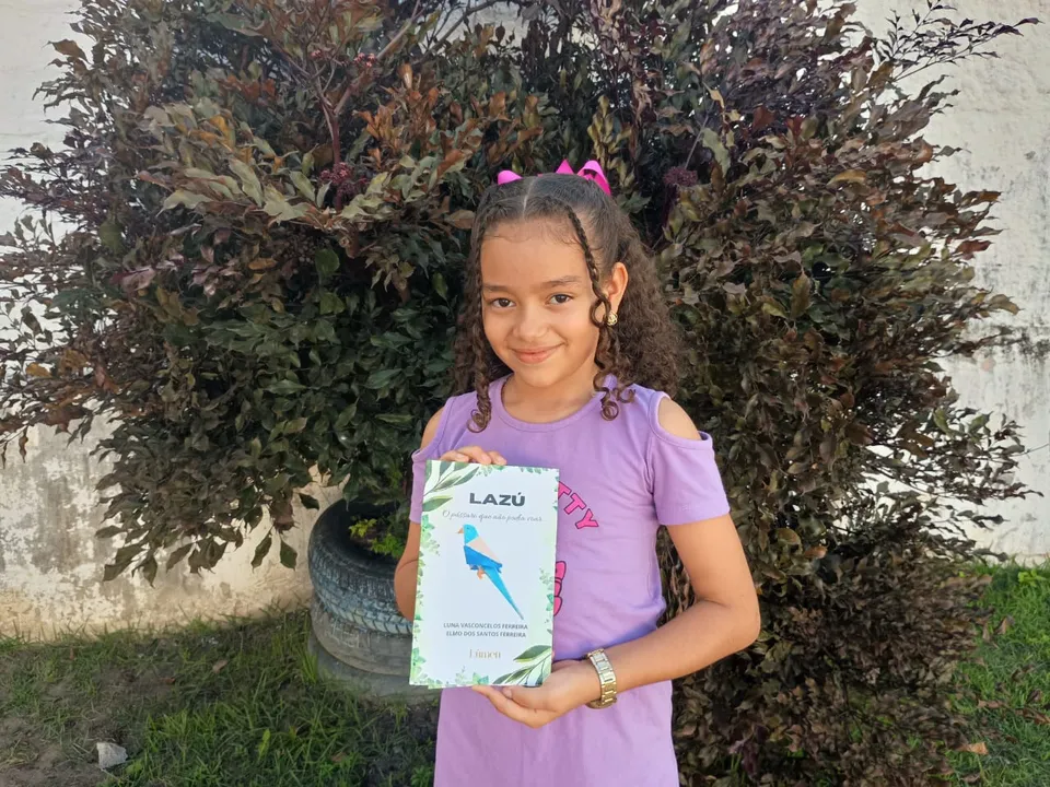 Luna Vasconcelos Ferreira é escritora mirim e já publicou dois livros