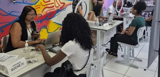 Estudantes de Salvador podem regularizar título nas escolas