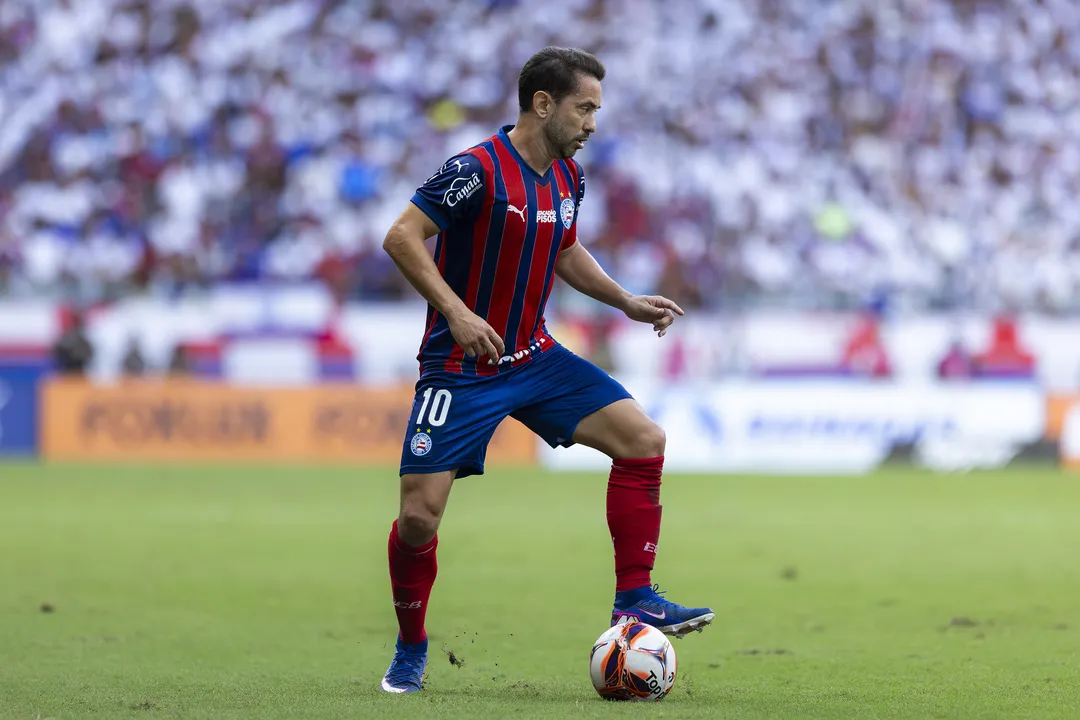 Meia do Bahia sentiu a coxa na final do Baianão e virou dúvida para o BaVi pelo Campeonato Brasileiro