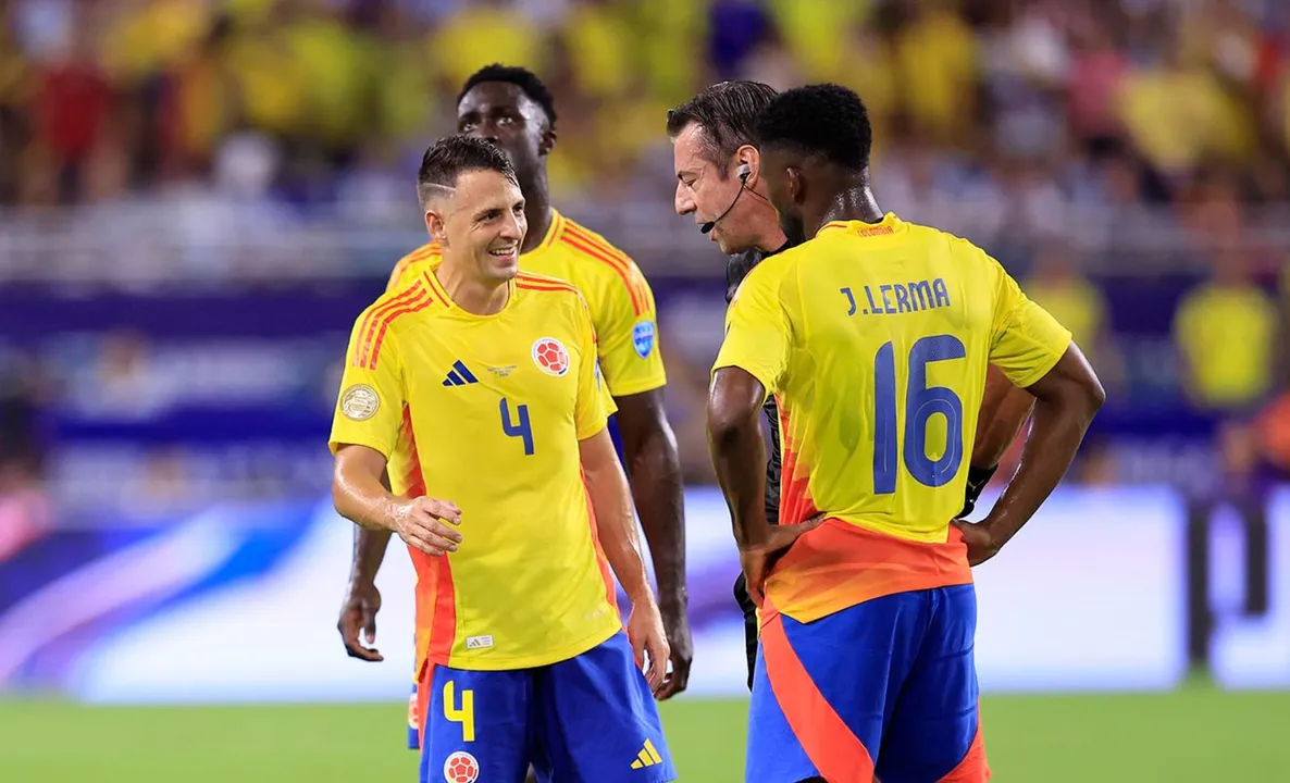 Santiago Arias, jogador da Seleção Colombiana