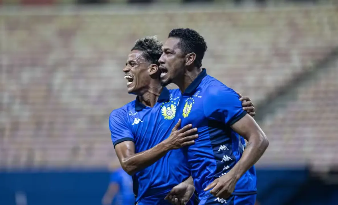 Hernane Brocador comemorando gol pelo Nacional-AM