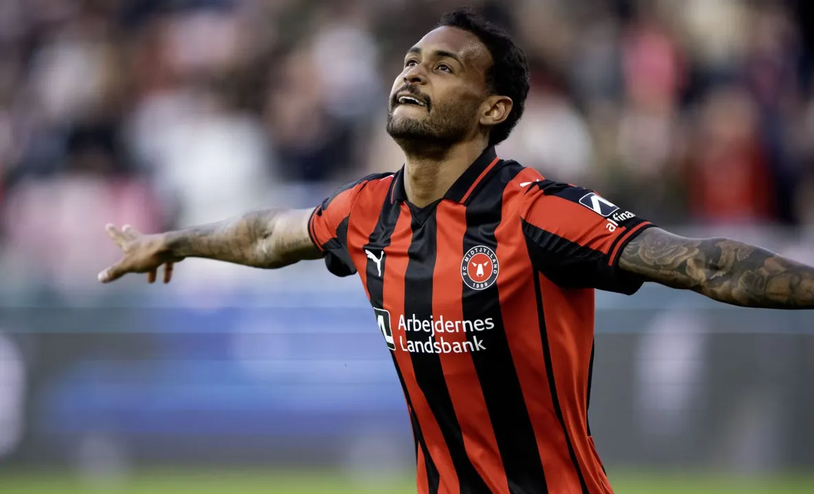 Júnior Brumado em campo pelo Midtjylland