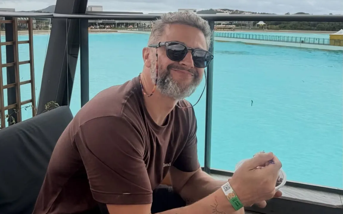 O músico sofreu laguns cortes no corpo