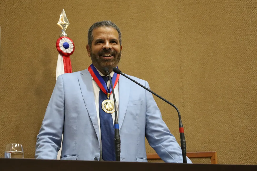 Edelvino Góes recebeu a Comenda 2 de Julho.