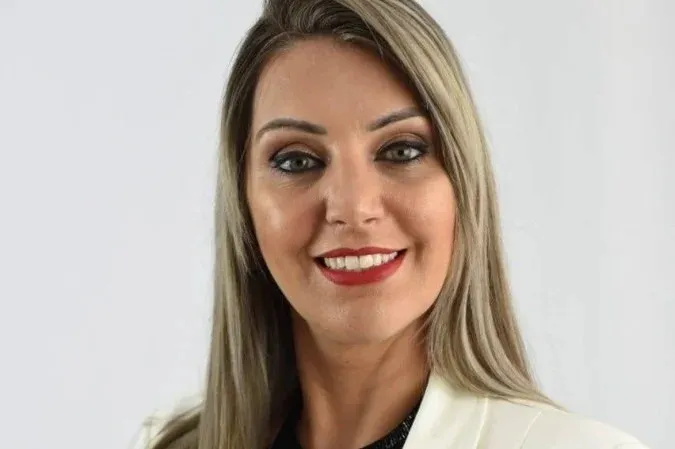 Mulher foi encontrada morta dentro de casa