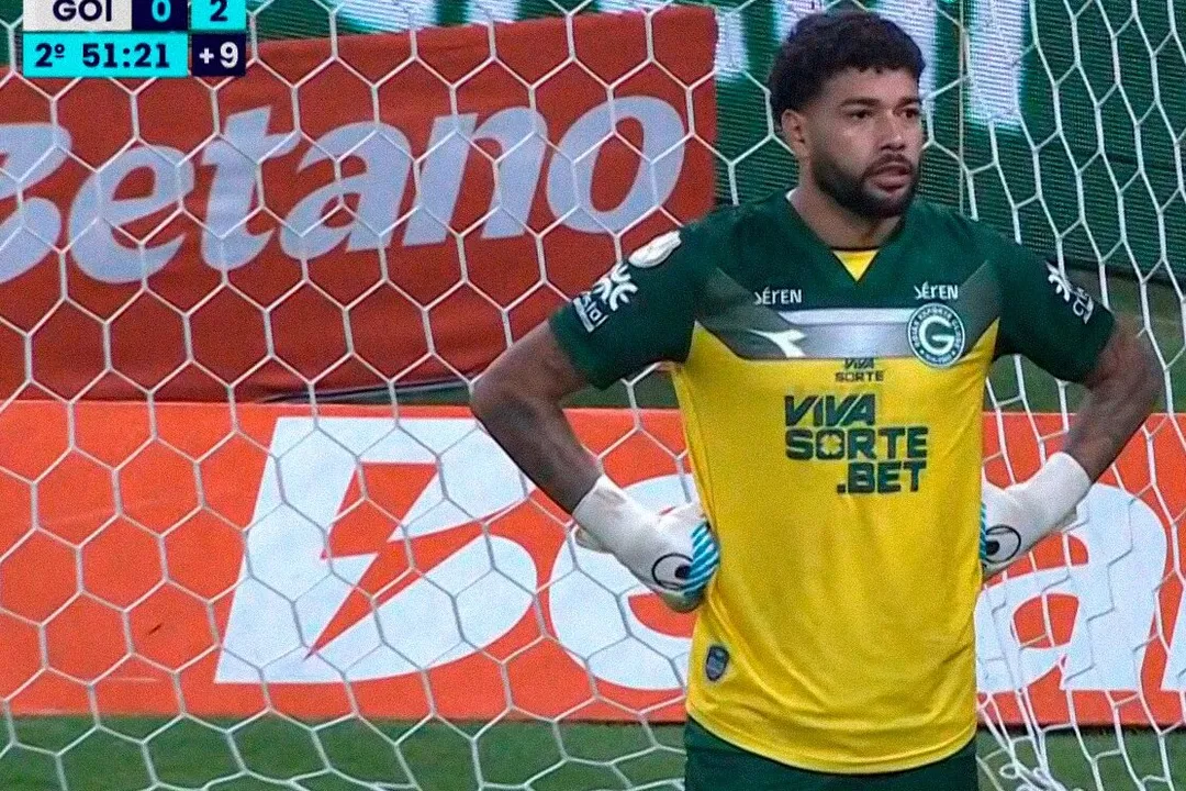 Ex-Vitória vira goleiro após lesão de Tadeu contra Cruzeiro
