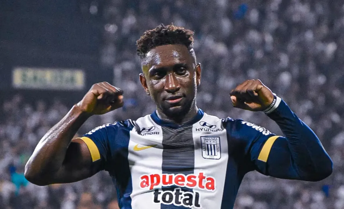 Eryc Casillo comemorando gol pelo Alianza Lima, no Peru