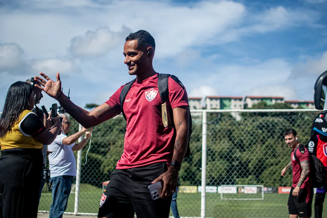 Mateus Gonçalves pelo Vitória