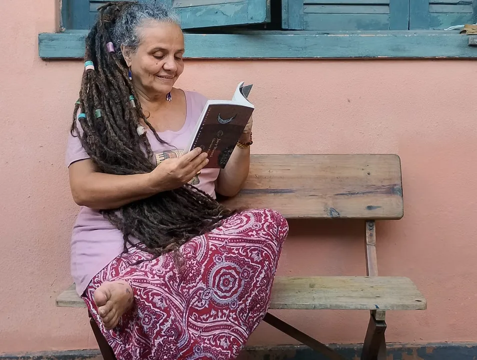 Gleciara Ramos revela mitos amazônicos em bordados