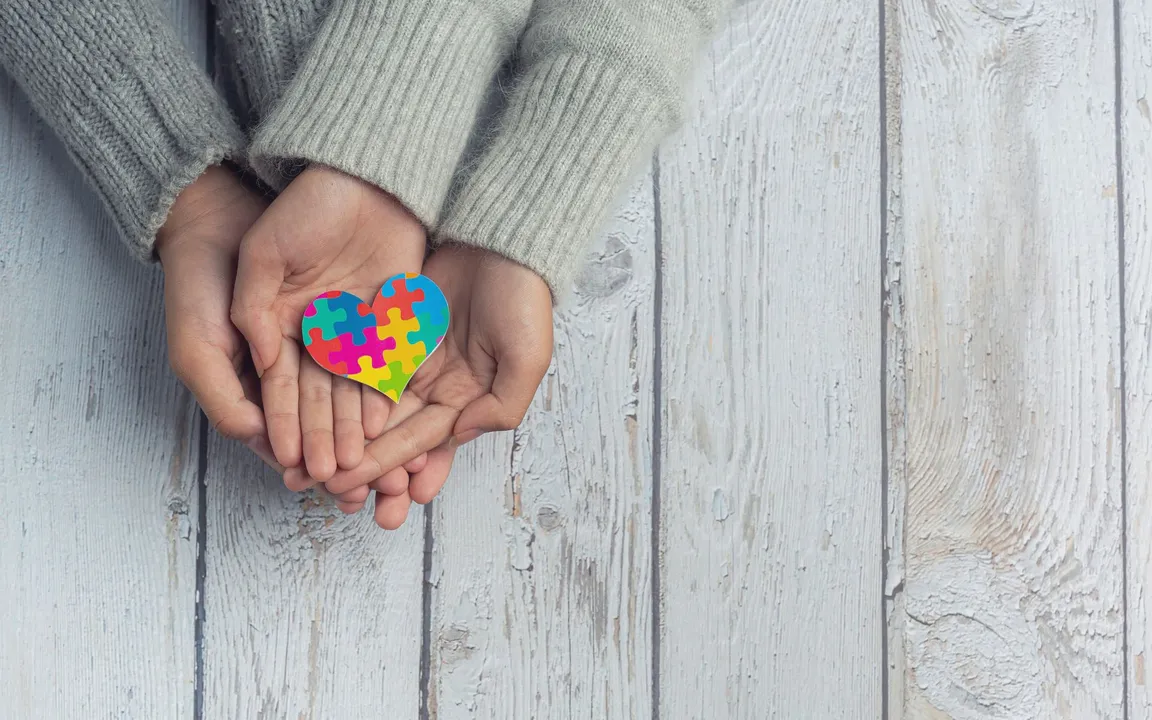 As fotos exibem momentos de pessoas com TEA