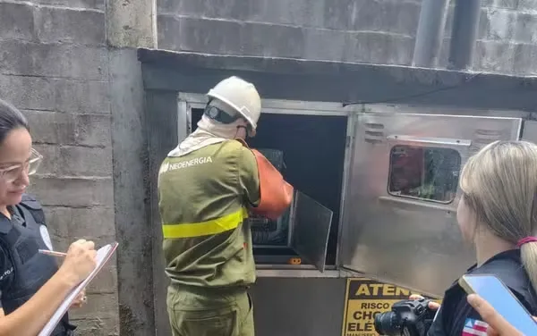 Operação da Polícia Civil junto da Neoenergia Coelba flagra ligação de energia ilegal em fábrica de Salvador
