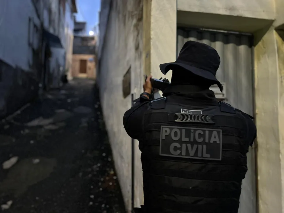 Mais de 150 policiais civis participam da ação