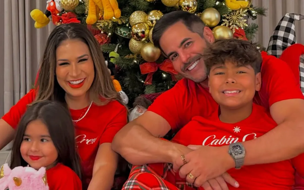 Simone Mendes acompanhada dos dois filhos e do marido