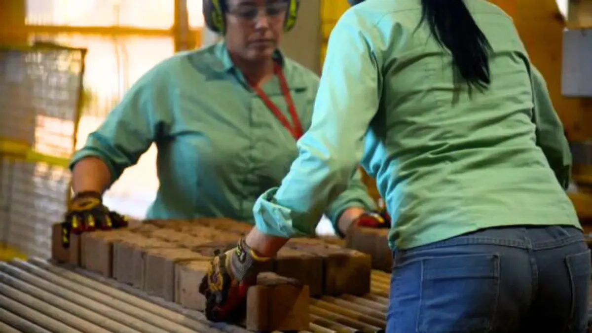 Trabalhadores da indústria são afetados pela escala 6x1