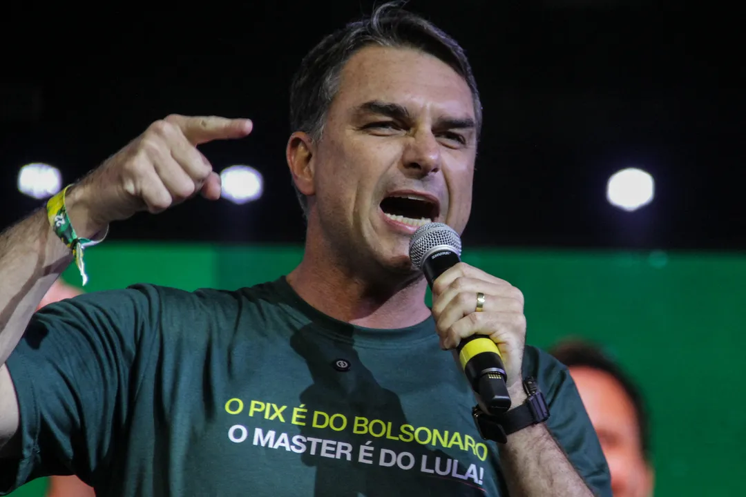 Flávio Bolsonaro atacou Lula durante discurso em São Paulo.