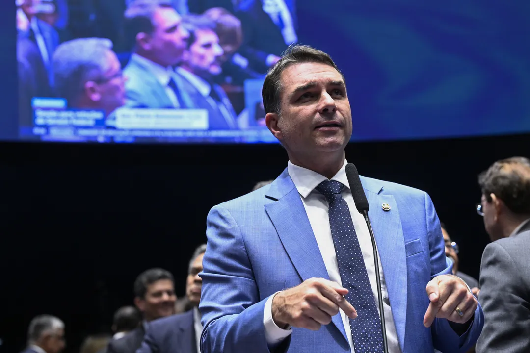 Senador Flávio Bolsonaro (PL-RJ) em pronunciamento à bancada.