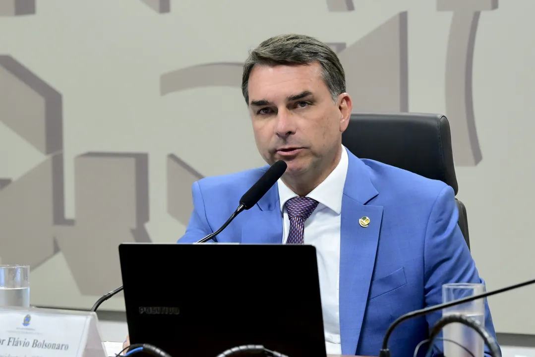 Senador Flávio Bolsonaro (PL-RJ) pode cumprir agendas na Bahia em junho