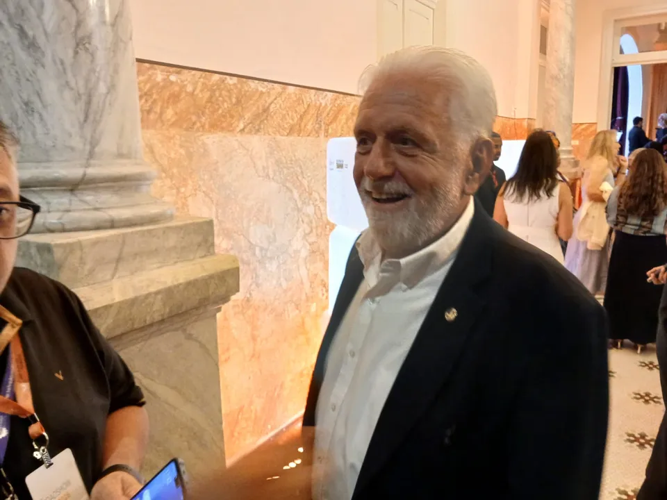 Wagner não acredita em desistência de Lula.