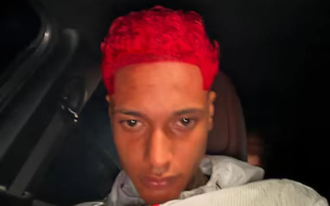 O rapper está sendo procurado pela polícia