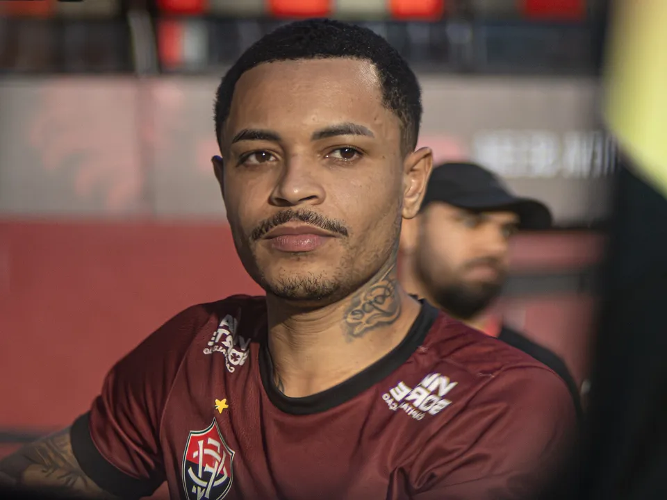 Matheuzinho, meia do Vitória