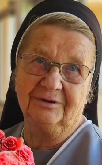 Imagem ilustrativa da imagem Freira é morta asfixiada após homem invadir convento ao "ouvir vozes"