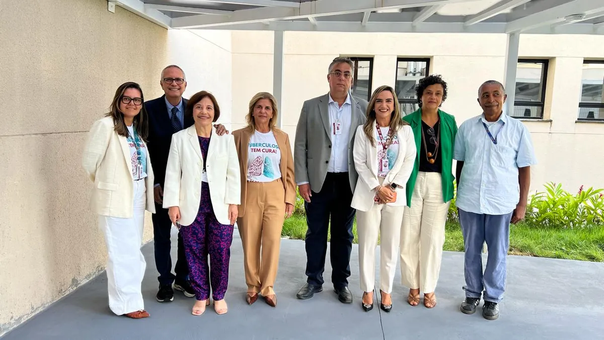 Especialistas, pesquisadores e profissionais de saúde durante seminário sobre o combate a tuberculose