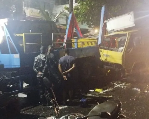 Imagem ilustrativa da imagem Gari morre esmagado após caminhão bater em carro de entulho na Garibaldi