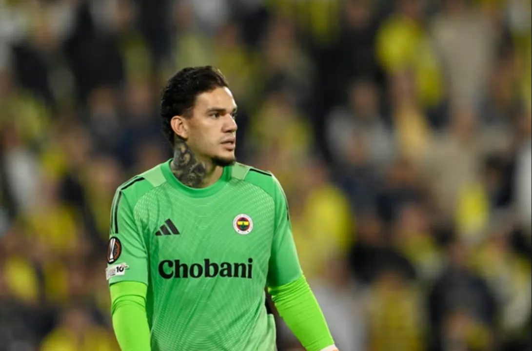 Ederson é expulso e dá soco na cabine do VAR em clássico
