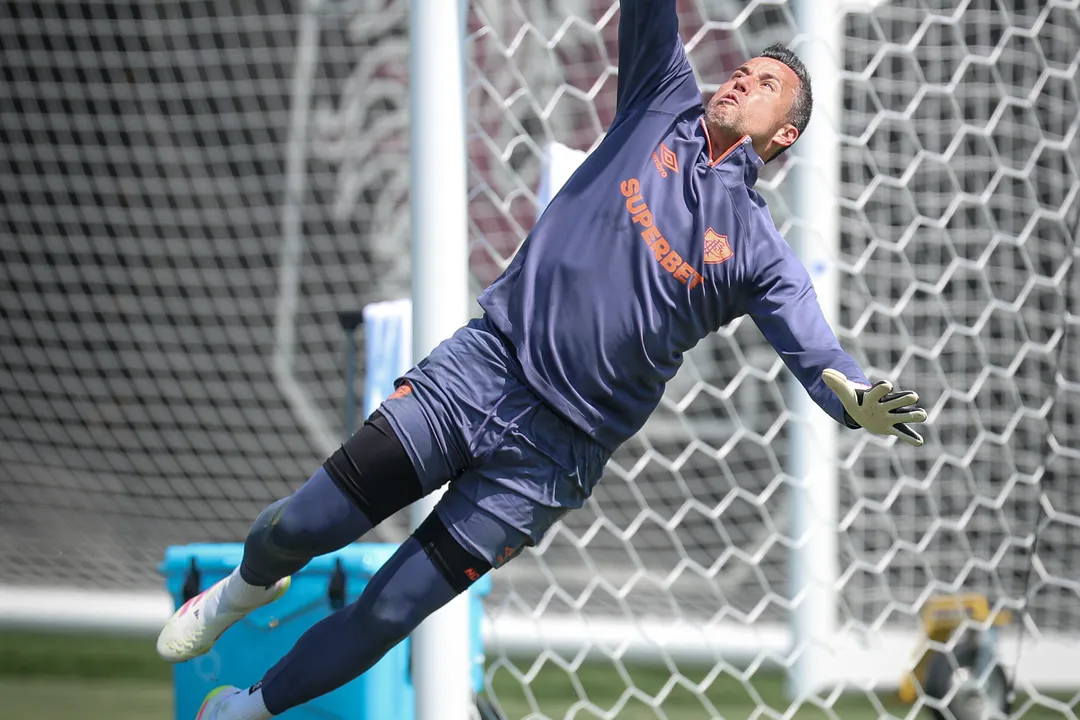 Goleiro Fábio em treino pelo Fluminense