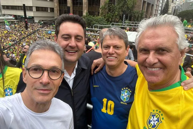 Romeu Zema, governador de Minas Gerais, ao lado de Ratinho Júnior, Tarcísio de Freitas e Ronaldo Caiado, governador do Paraná, de São Paulo e de Goiás, respectivamente