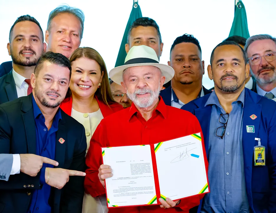 Lula durante anúncio de crédito para aquisição de caminhões e ônibus, no Palácio do Planalto