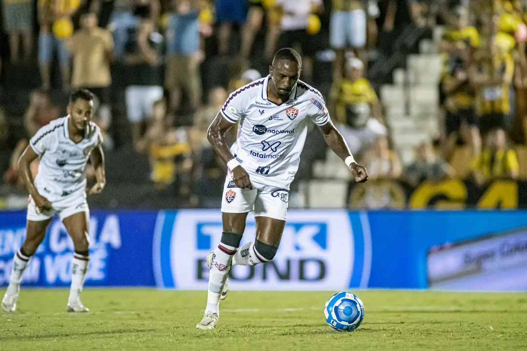 Welder em cobrança de pênalti que deu o acesso para a Série A do Vitória