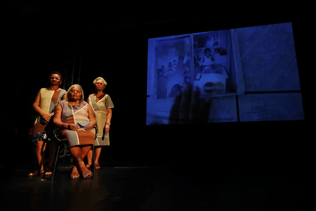 Espetáculo revisita as casas de palafitas, a partir de relatos autobiográficos