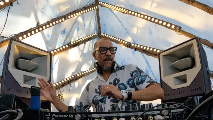 DJ Santz é uma das atrações