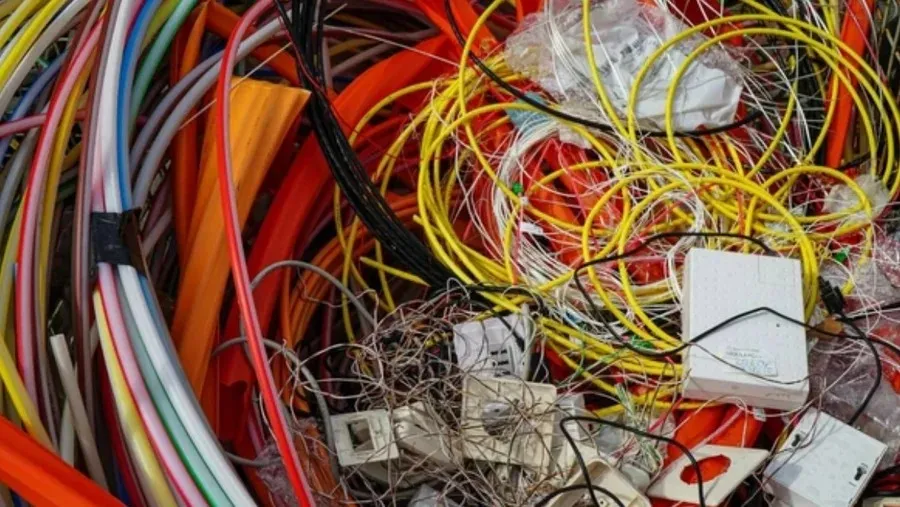 Imagem ilustrativa da imagem Homem compra 25 kg de lixo por R$ 580 e recebe pequena fortuna