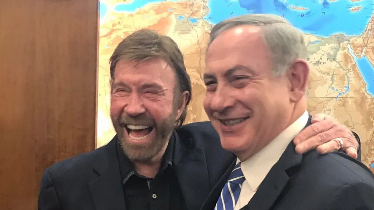 Chuck Norris ao lado do primeiro-ministro de Israel, Benjamin Netanyahu