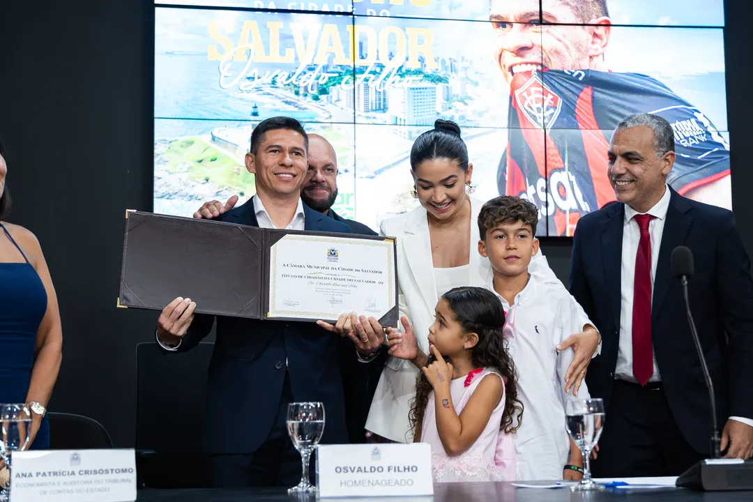 Osvaldo recebe título de Cidadão Soteropolitano