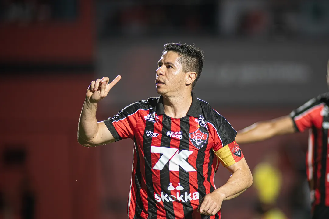 Osvaldo, atacante e ídolo do Vitória
