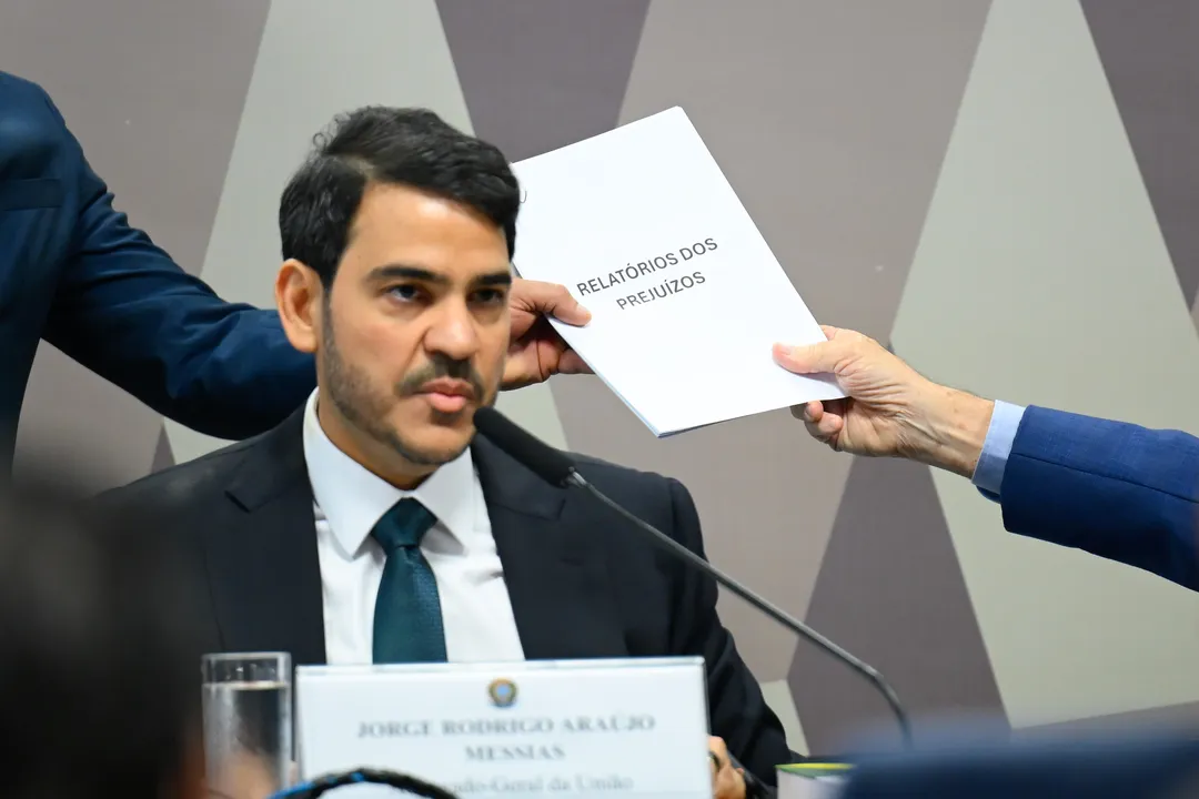 Jorge Messias durante sabatina na CCJ do Senado