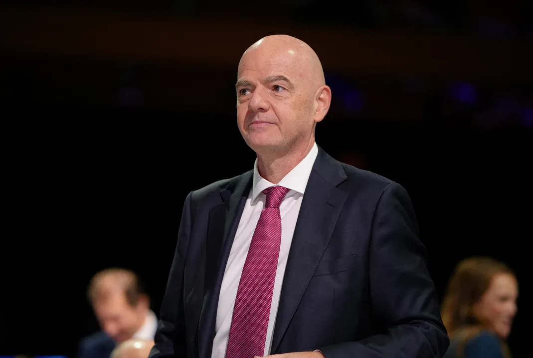 Presidente da FIFA reage à denúncia de racismo sofrida por Vini Jr