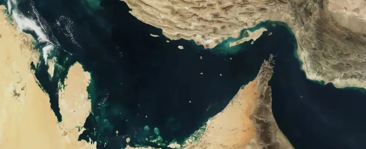 Estreito de Ormuz, passagem por onde circula um quinto de todo o petróleo bruto do mundo