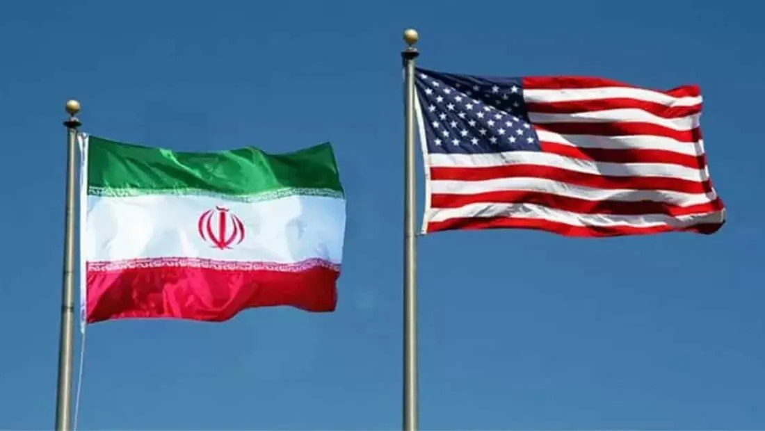 Bandeiras do Irã e dos Estados Unidos hasteadas