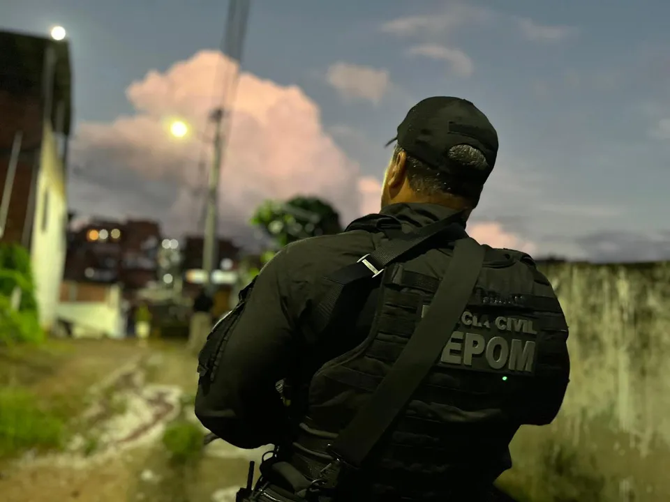 Dupla que agrediu e insultou passageiros são presos